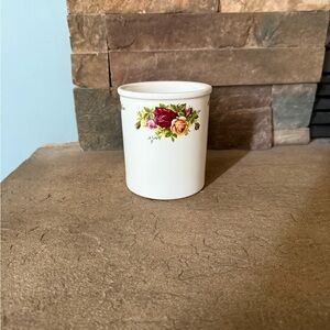 Royal Albert Cloverleaf Ceramic Piece